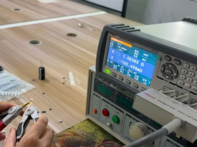 How to Test Capacitors Using a Digital Bridge